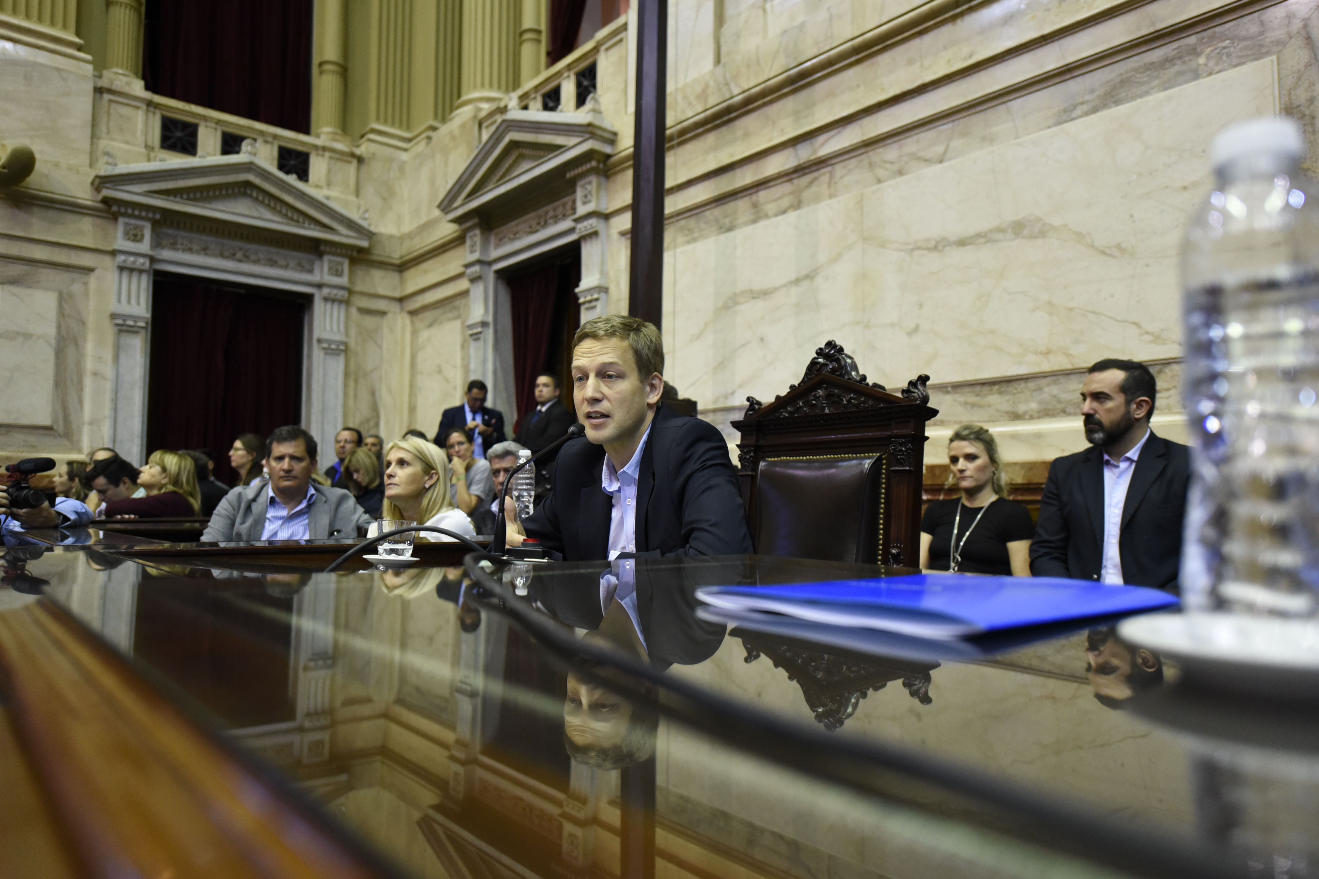 Galeria de imagenes de la noticia ESTUDIANTES SECUNDARIOS DE TODO EL PAÍS SESIONARON EN EL CONGRESO DE LA NACIÓN
